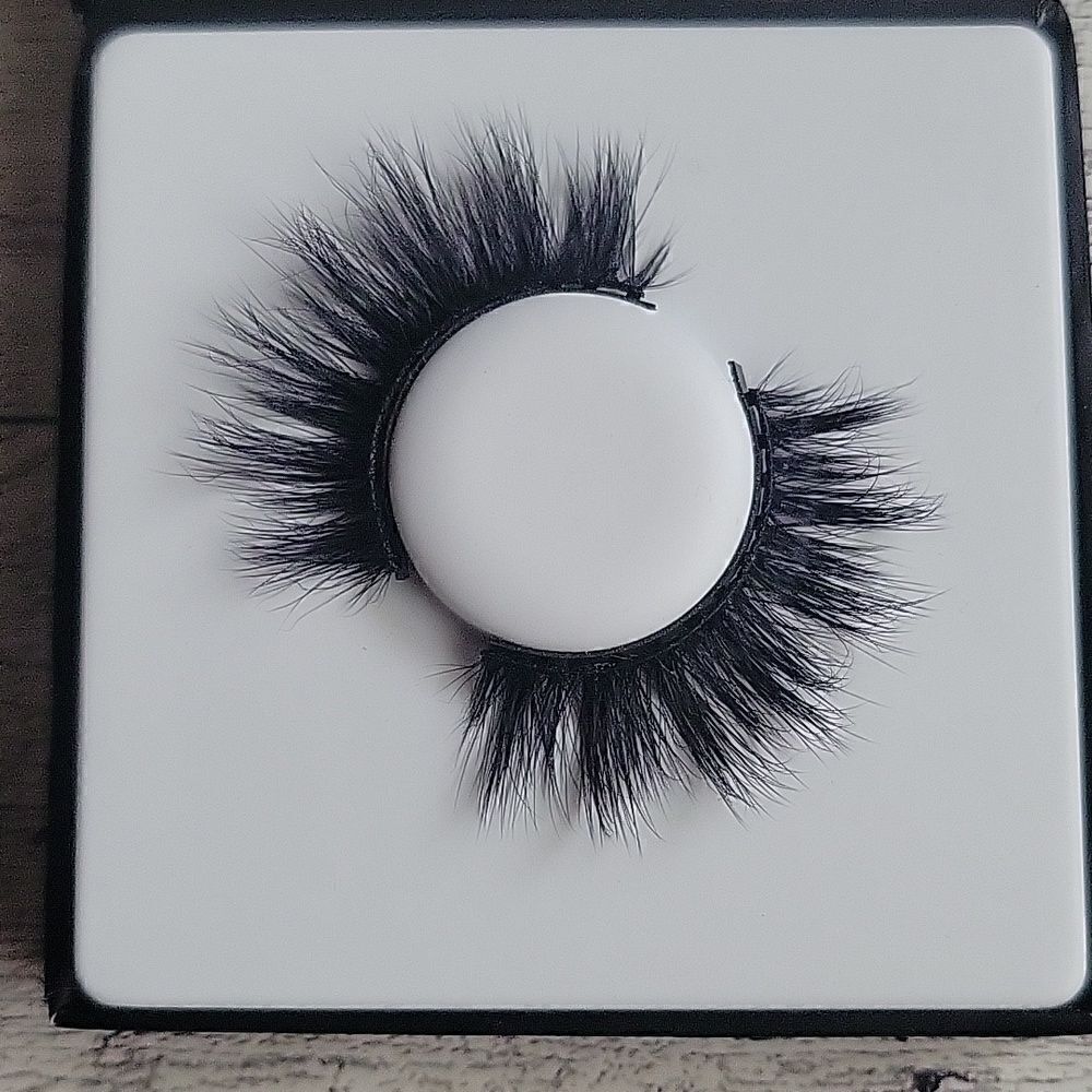 Lilly Lashes Faux Click Magnetic Lashes - Picture 5 of 6